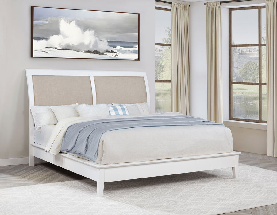 Bexhill California King, E.King, Queen Bed - Bargain Furniture (Detroit, MI)
