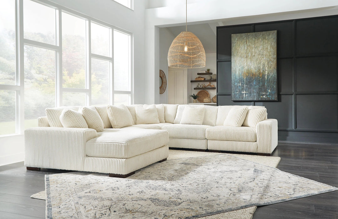 Lindyn Sectional with Chaise