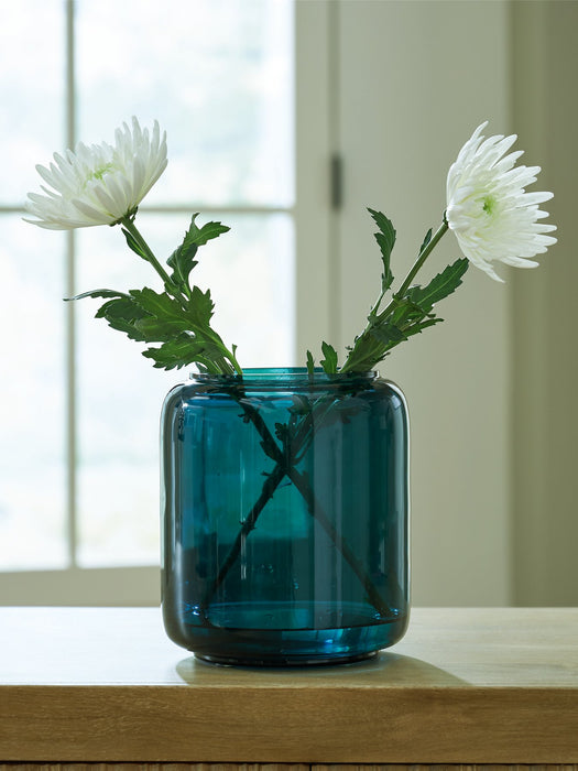 Inisland Vase - Bargain Furniture (Detroit, MI)