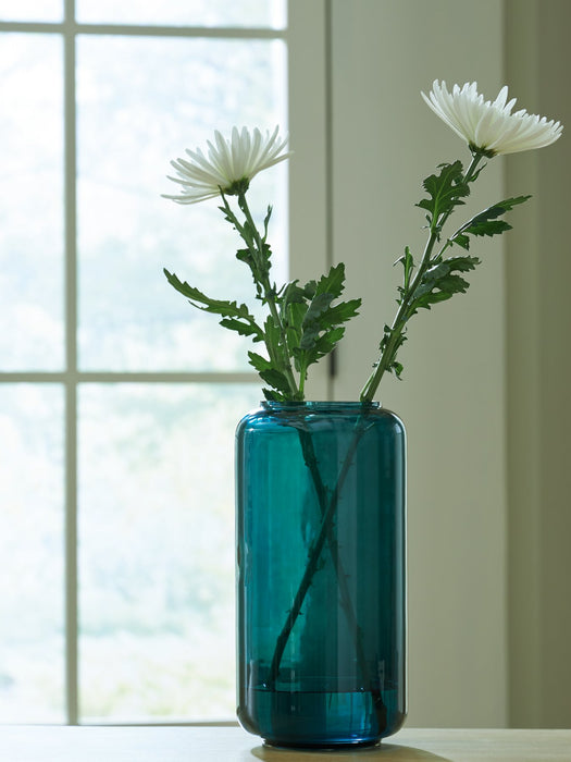 Inisland Vase - Bargain Furniture (Detroit, MI)