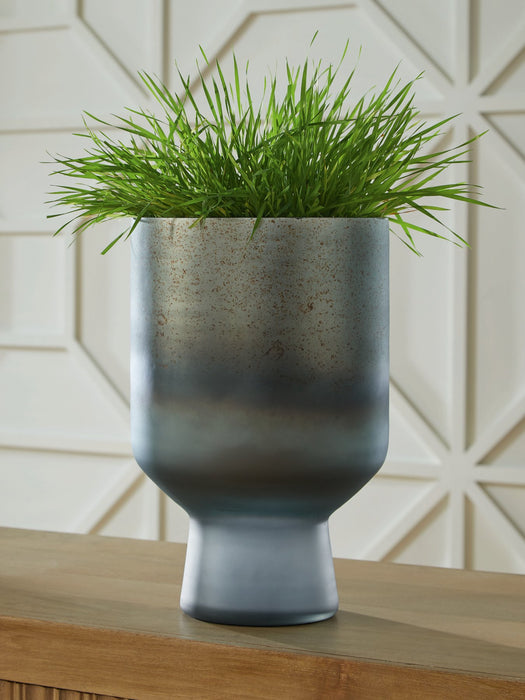 Pennmore Vase - Bargain Furniture (Detroit, MI)