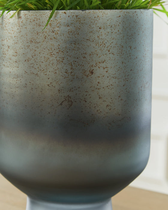 Pennmore Vase - Bargain Furniture (Detroit, MI)
