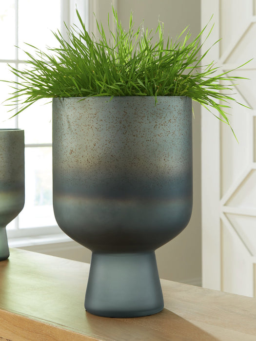 Pennmore Vase - Bargain Furniture (Detroit, MI)