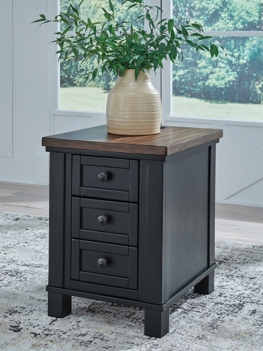 Wildenauer Chairside End Table - Bargain Furniture (Detroit, MI)