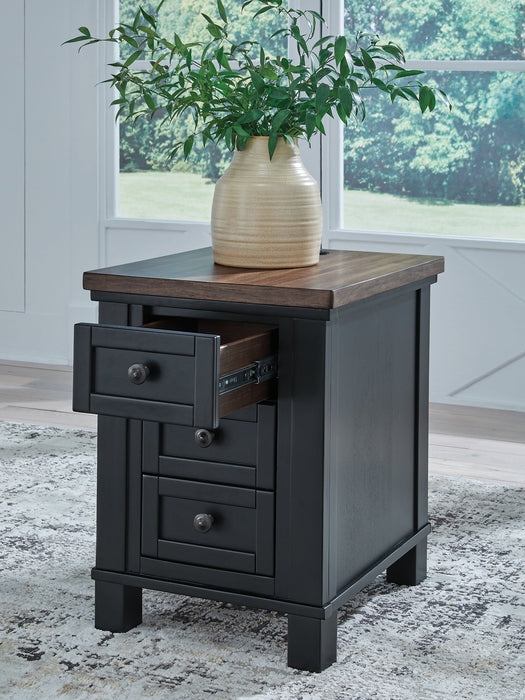 Wildenauer Chairside End Table - Bargain Furniture (Detroit, MI)