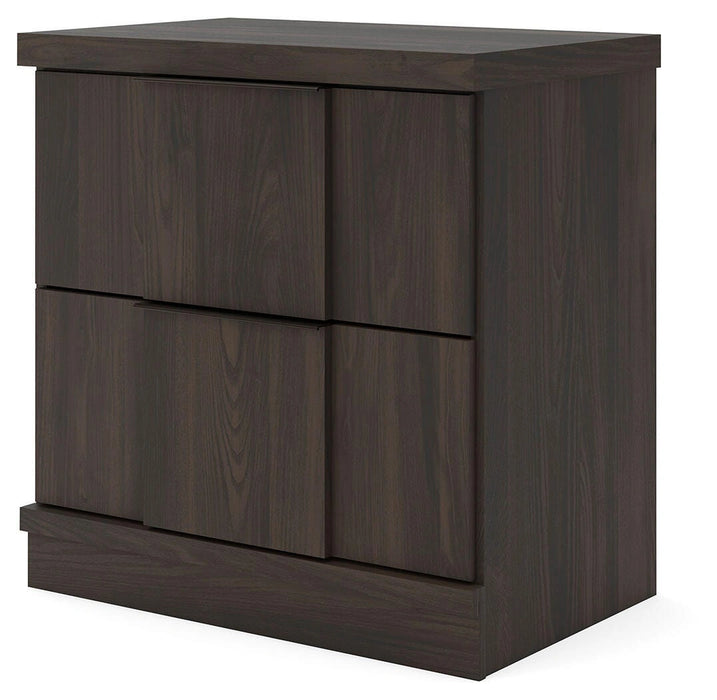 Shaehartin Nightstand